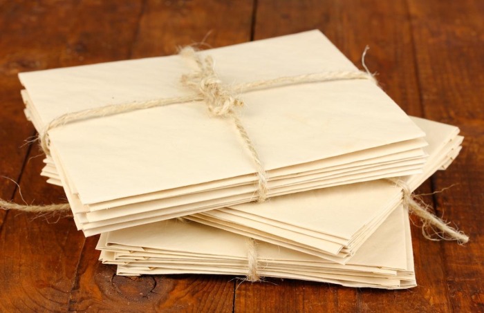 В сейфе были найдены письма от женщин с признаниями в любви.