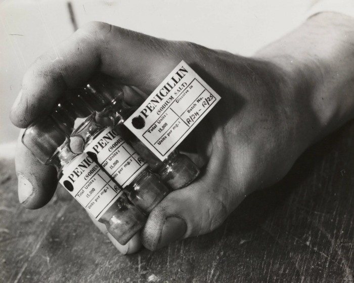  Кроме обычных лекарств в сейфе были найдены достаточно редкие препараты.