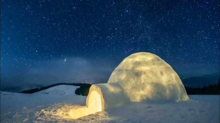 Эскимосы делают иглу из снега. Эскимосы делают иглу из снега.