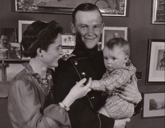 Гурий Николаевич Куликовский с женой Рут и сыном Леней. / www.pinterest.se Гурий Николаевич Куликовский с женой Рут и сыном Леней. / www.pinterest.se