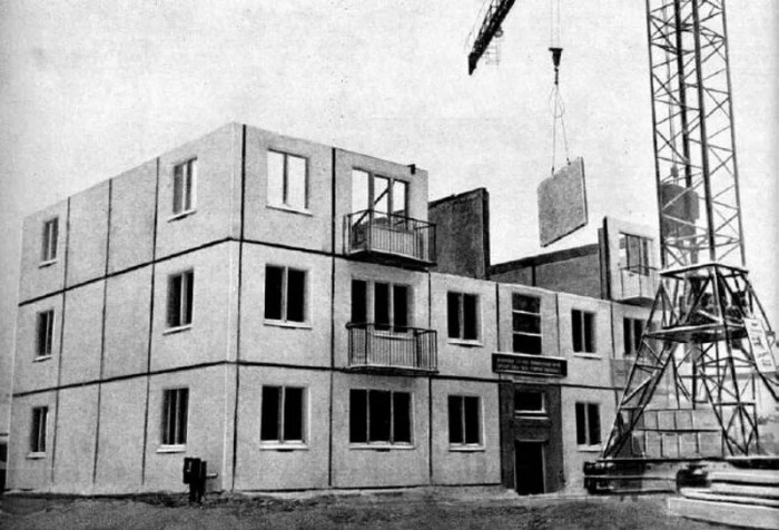 В конце пятидесятых активно строили пятиэтажки, получившие название «хрущевки». В конце пятидесятых активно строили пятиэтажки, получившие название «хрущевки».