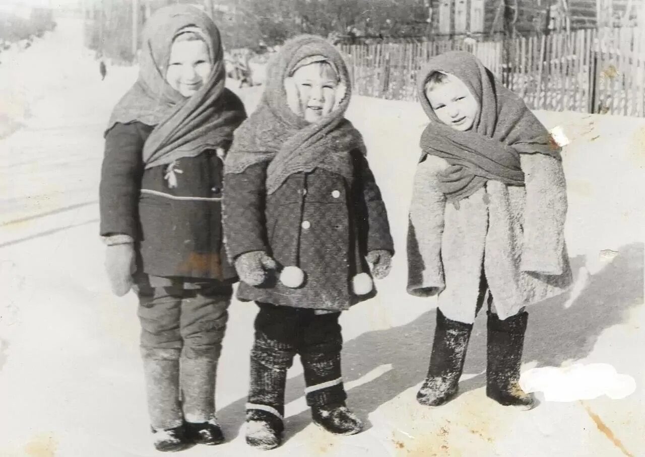 В холода валенки помогали пережить низкие температуры.