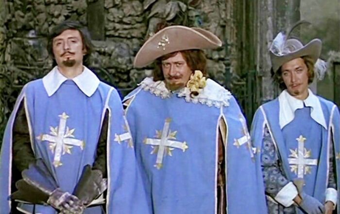 Мушкетерам приходилось самостоятельно покупать снаряжение и оружие. Мушкетерам приходилось самостоятельно покупать снаряжение и оружие.