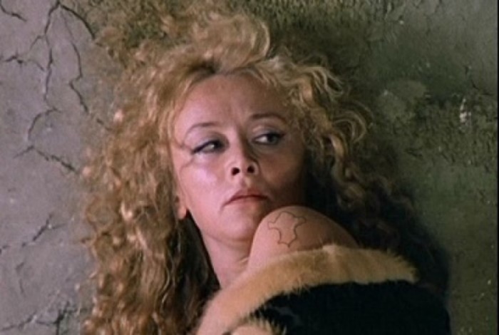 Клеймо в виде лилии могли поставить как вору, так и еретику. Клеймо в виде лилии могли поставить как вору, так и еретику.