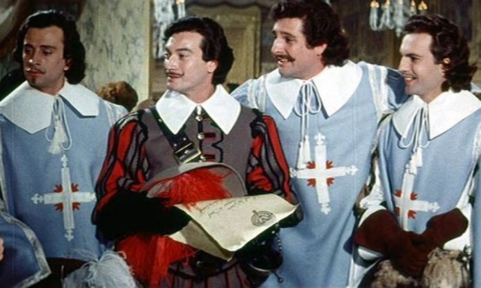 Мушкетеры короля были кутилами и драчунами. Мушкетеры короля были кутилами и драчунами.