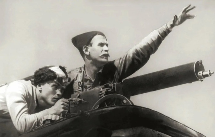 Важным моментов в жизни Петра стала встреча с Василием Чапаевым. Важным моментов в жизни Петра стала встреча с Василием Чапаевым.