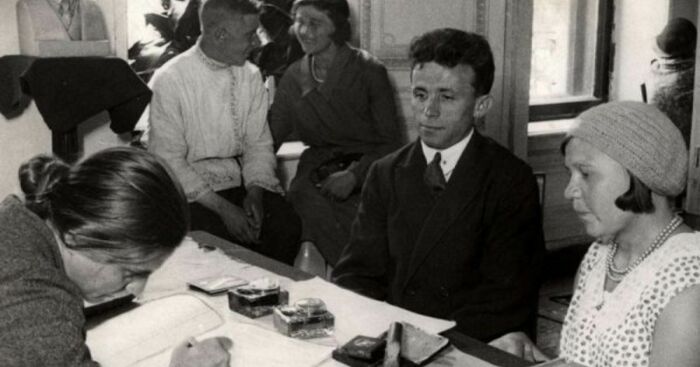 В  тридцатые годы возросли пошлины за развод./ Фото: https://i.pinimg.com/