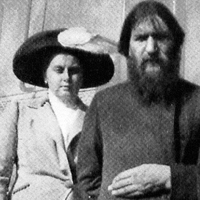 Вопреки сплетням, вовсе не Анна Вырубова привела в царскую семью Распутина. Вопреки сплетням, вовсе не Анна Вырубова привела в царскую семью Распутина.