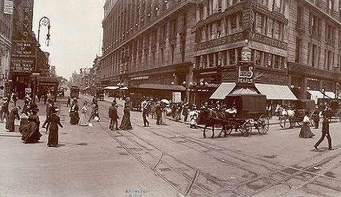 Отель Herald Square около 1907 года, когда Ида Вуд впервые переехала туда. / Фото: Pinterest