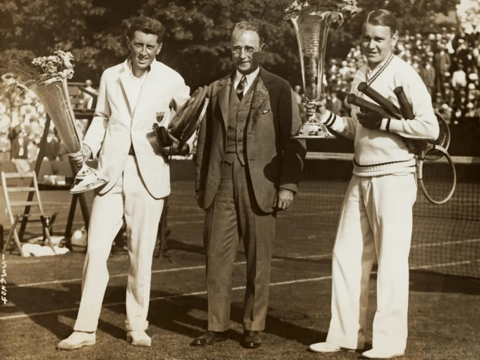 Р. Норрис Уильямс (слева) с президентом Национальной ассоциации лаун-тенниса и Винсентом Ричардсом
