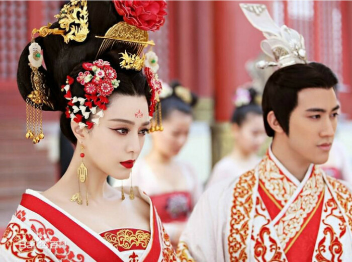 Фань Бинбин в роли У Цзэтянь, кадры из сериала The Empress of China