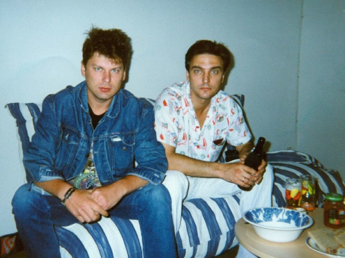 Юра Хой и Андрей Державин отдыхают во время гастролей 