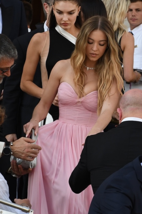 Сидни Суинни на свадьбе Джеффа Безоса и Лорен Санчес