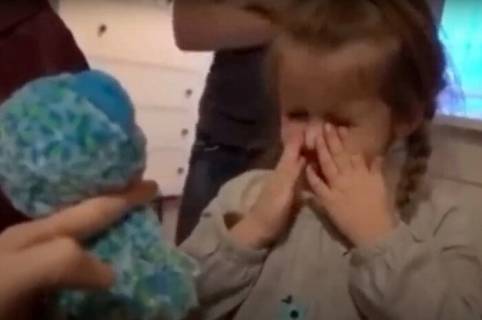 Руби Фрэнки угрожала дочке отрезать голову ее игрушке. / Фото: YouTube