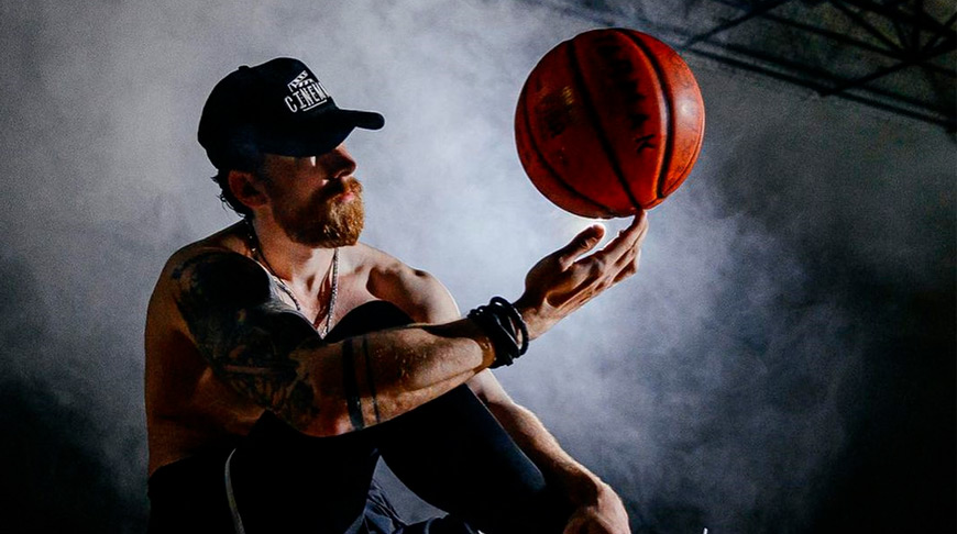 Данила Якушев профессионально занимался баскетболом Данила Якушев профессионально занимался баскетболом