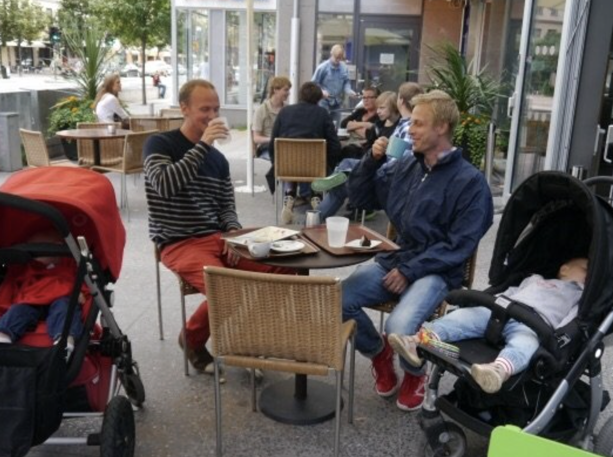 В Швеции правительство сделало все, чтобы отцы могли разделить трудности родительства вместе с женами В Швеции правительство сделало все, чтобы отцы могли разделить трудности родительства вместе с женами