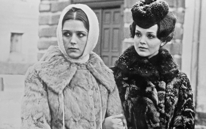 Светлана Пенкина и Ирина Алферова в сериале "Хождение по мукам". / Фото: novochag.ru Светлана Пенкина и Ирина Алферова в сериале "Хождение по мукам". / Фото: novochag.ru