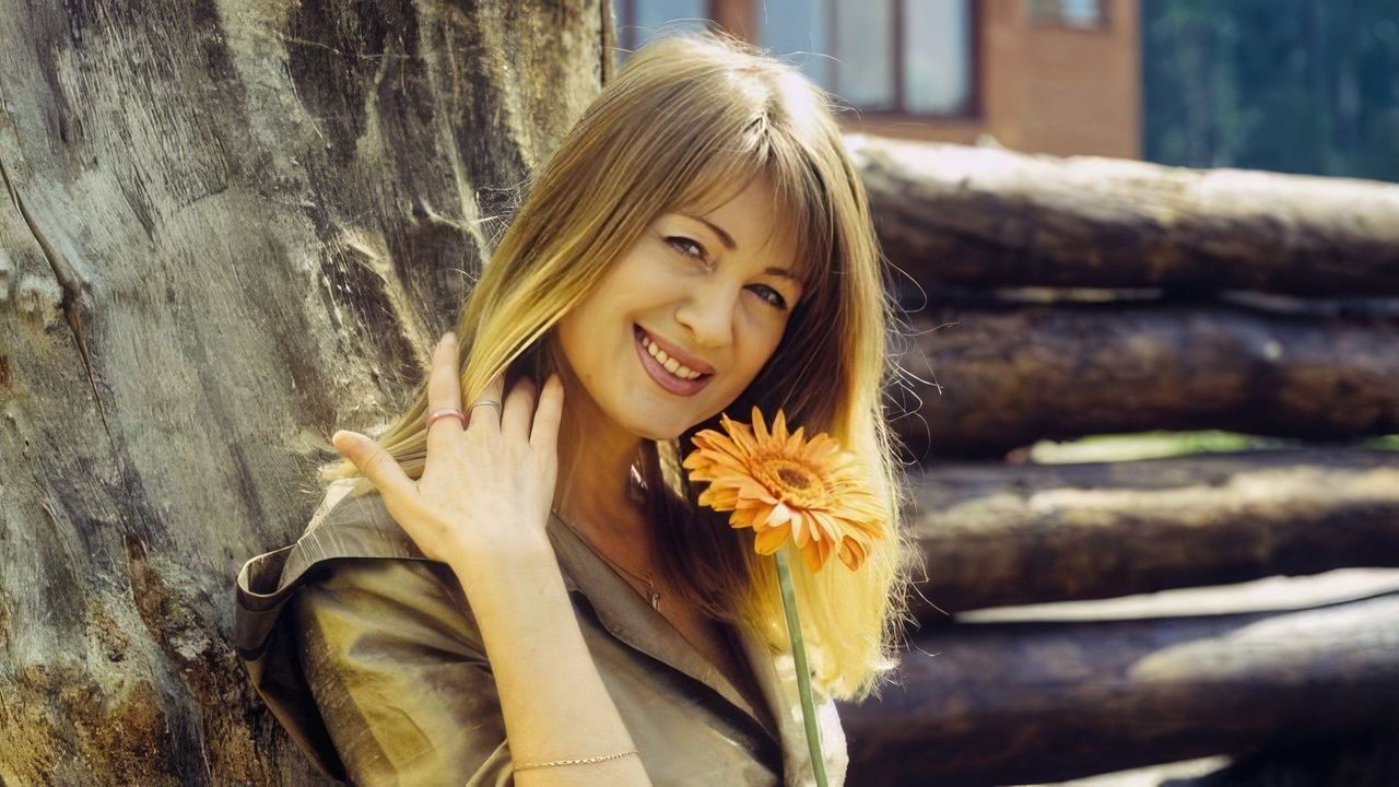 Вика Цыганова в молодости Вика Цыганова в молодости