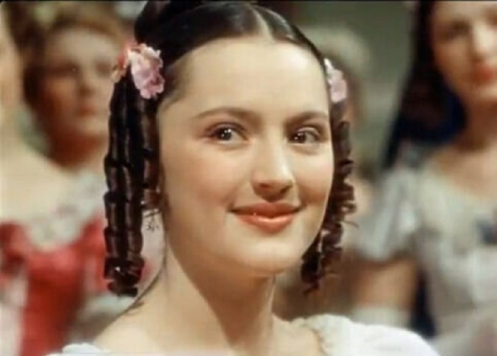 Ариадна Шенгелая в фильме «Евгений Онегин» Ариадна Шенгелая в фильме «Евгений Онегин»