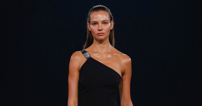 Алеся Кафельникова на подиуме Алеся Кафельникова на подиуме