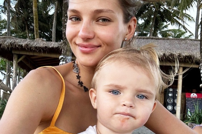 Алеся Кафельникова с дочкой Алеся Кафельникова с дочкой