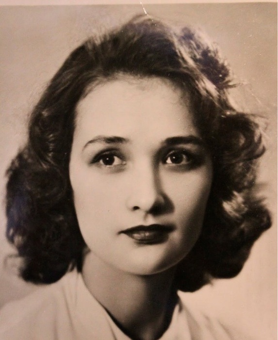 Юная Зинаида Кириенко /Фото. imperialhouse.ru