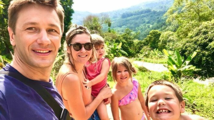 Александр Константинов с супругой и детьми /Фото. uznayvse.ru