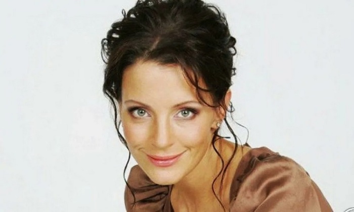 Мужчины бросали миллионы к ее ногам, а она обвенчалась с другом мужа: Как выглядит взрослая дочь Евгении Крюковой из «Петербургских тайн»