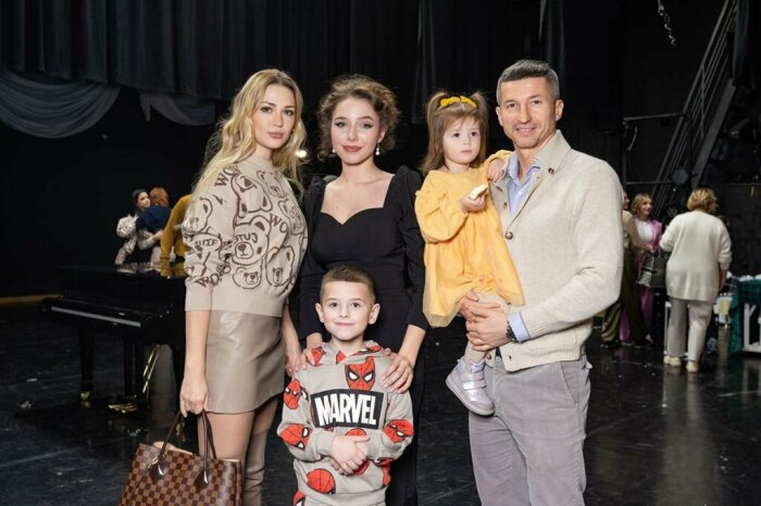 Ольга Алдонина с детьми и Евгением Алдониным