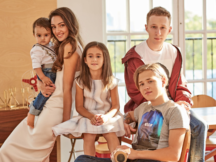 Марина Трескунова с детьми и Семеном Трескуновым