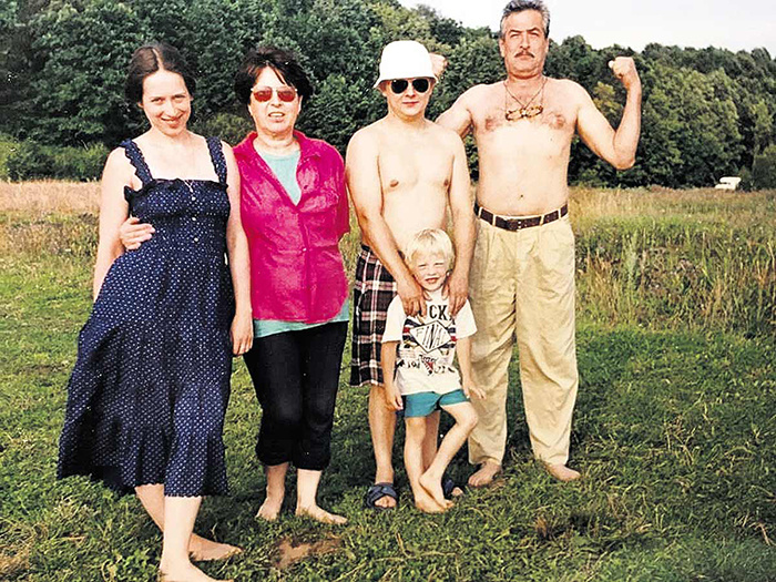 Дочь Карина, Нелли Корниенко, Юрий Васильев Дочь Карина, Нелли Корниенко, Юрий Васильев