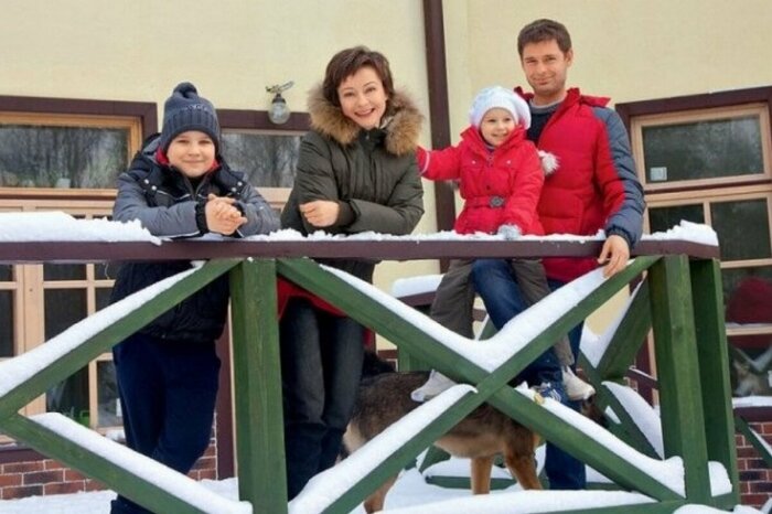 Дмитрий Мананников и Евгения Добровольская с детьми