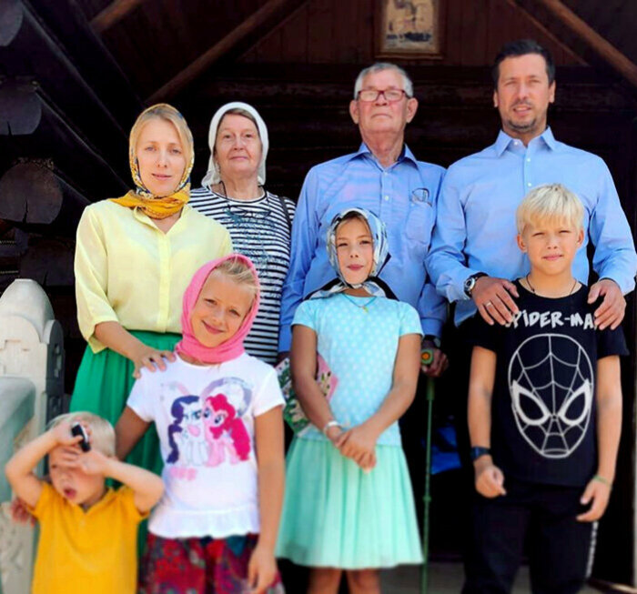 Андрей Мерзликин с семьей Андрей Мерзликин с семьей