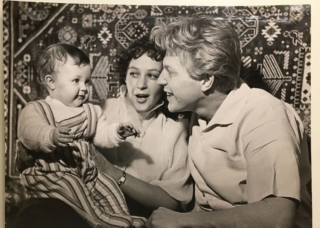 Олег Стриженов с Марианной и дочкой Олег Стриженов с Марианной и дочкой