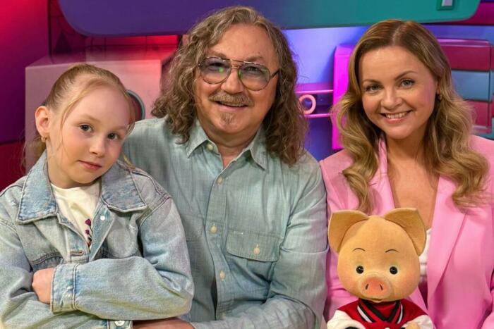 Игорь Николаев и Юлия Проскурякина с дочерью Вероникой сегодня