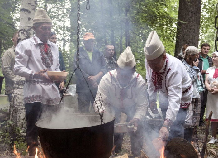 «Сурем ужо» проводят ежегодно в ночь на 6 мая.