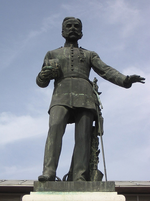 Памятник Альфонсо XII в Аранхуэсе, который он посещал во время холеры.