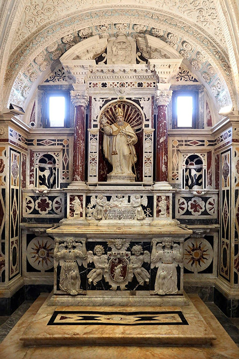 Святой Люцифер похоронен в этой часовне, носящей его имя, в Святилище Мучеников (крипте) собора Санта-Мария (Кальяри). / Фото: Wikimedia Commons