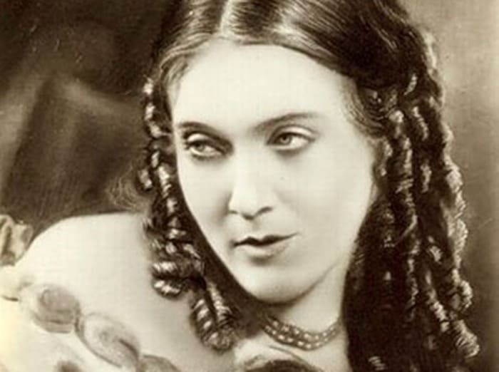 Любовь Орлова в молодости.