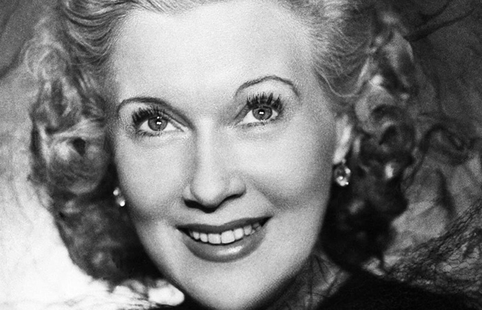 Обожала булки, делала пластику в Париже, а платья брала на прокат: Что ещё не знали поклонники о первой красавице советского кино Любови Орловой