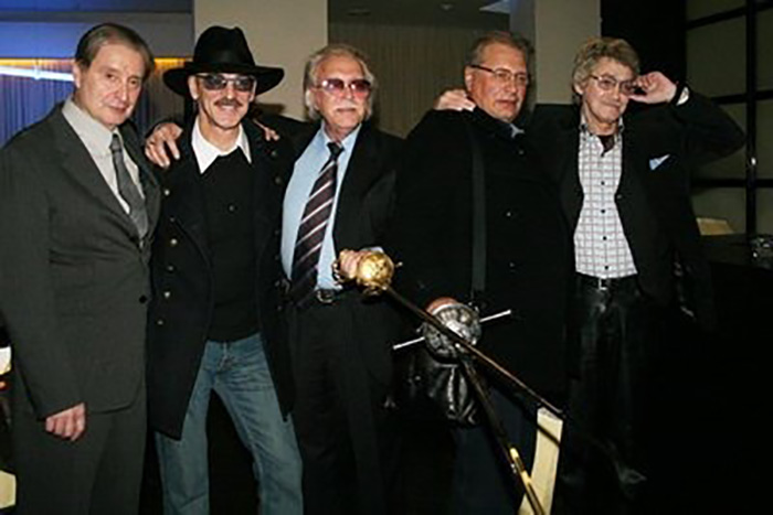 Друзья в кино - друзья и в жизни. Друзья в кино - друзья и в жизни.