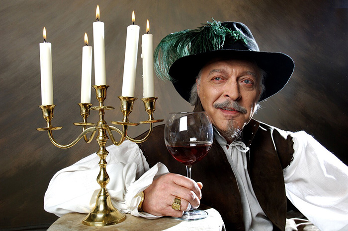 Ему всегда было интересно, как он умрёт на этот раз. Ему всегда было интересно, как он умрёт на этот раз.