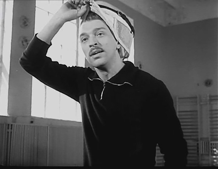 Владимир Балон в молодости был чемпионом СССР по фехтованию. Владимир Балон в молодости был чемпионом СССР по фехтованию.