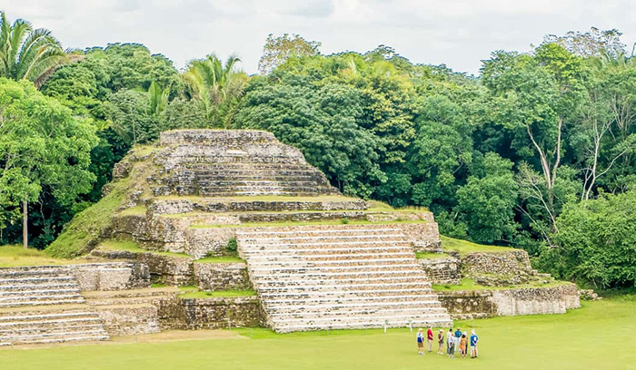 Храм Алтун-Ха в городе Белиз. Храм Алтун-Ха в городе Белиз.