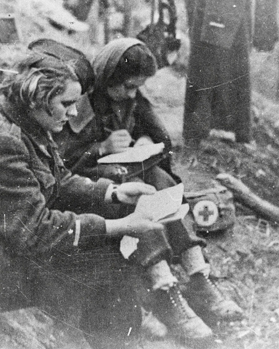 Евгения Соколова работала без устали. Евгения Соколова работала без устали.