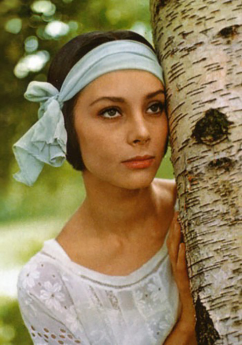 Галина Беляева в роли Анны Павловой. Галина Беляева в роли Анны Павловой.