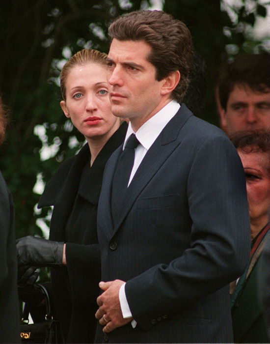 Кэролин ненавидела светские мероприятия. Кэролин ненавидела светские мероприятия.