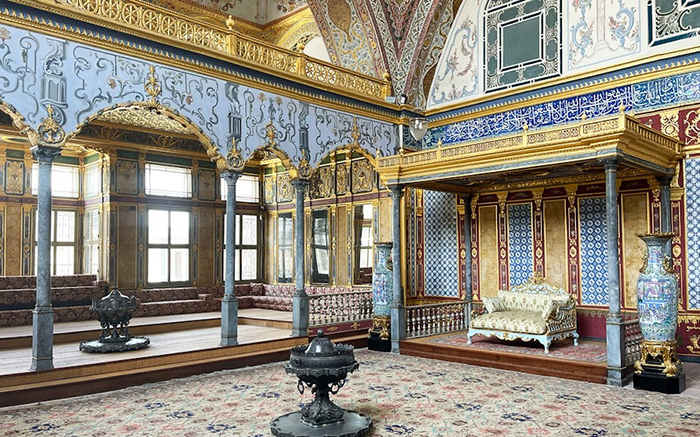 Роскошный дворец османских султанов внутри. / Фото: topkapipalace-tickets.com