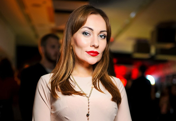 Елена посвятила себя мужу и детям.