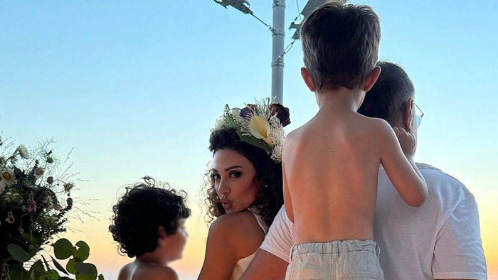 Мириам Фарес с семьёй.